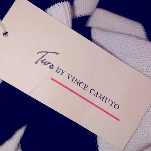 Vince Camuto size xsmall striped cold shoulder top - Picture 3 of 4